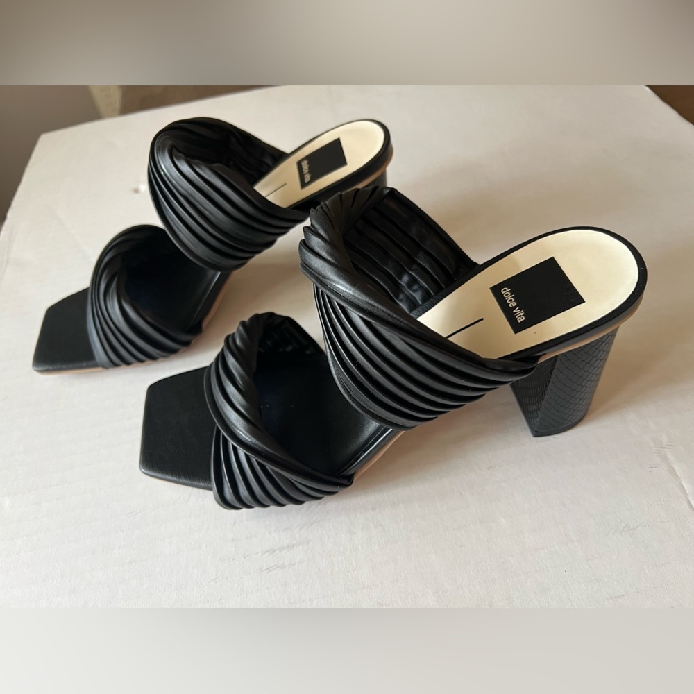 DOLCE VITA BLACK HEELS.